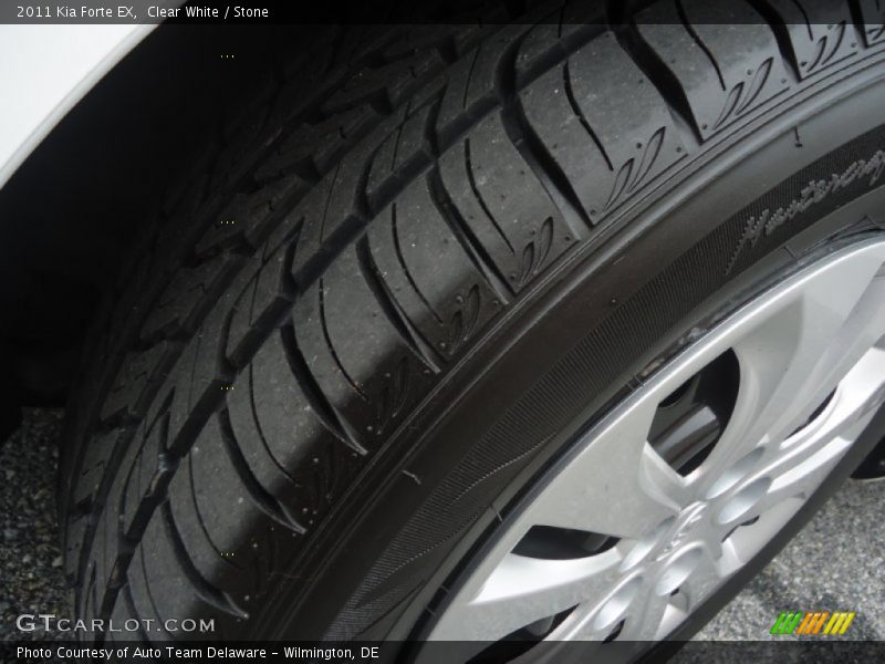 Clear White / Stone 2011 Kia Forte EX