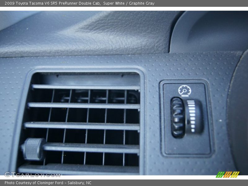 Super White / Graphite Gray 2009 Toyota Tacoma V6 SR5 PreRunner Double Cab