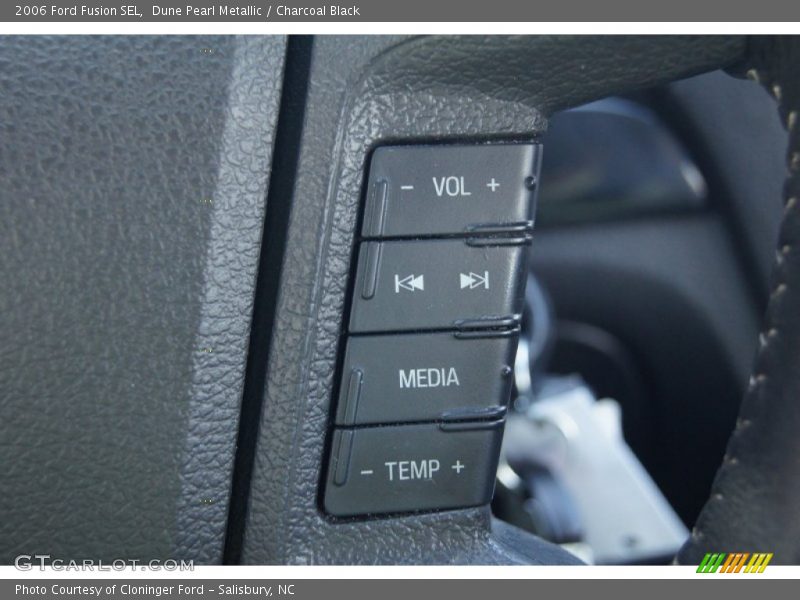 Controls of 2006 Fusion SEL