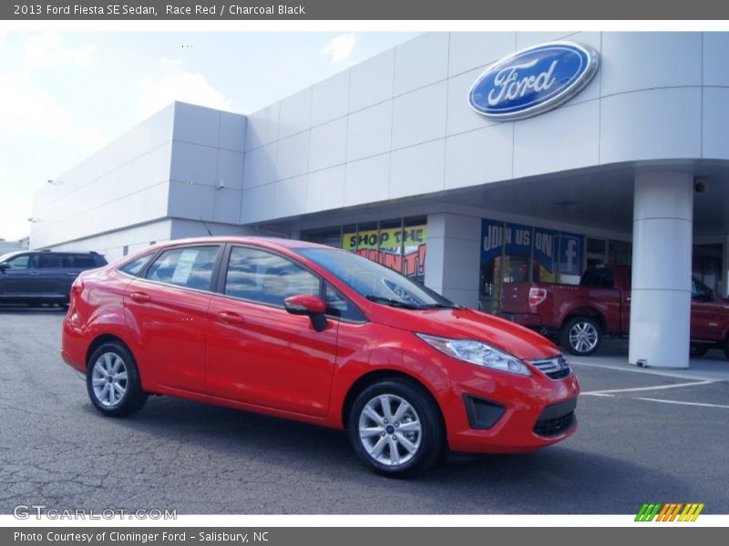 Race Red / Charcoal Black 2013 Ford Fiesta SE Sedan