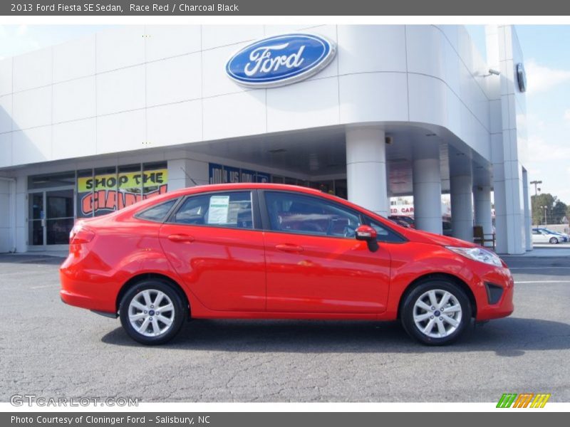 Race Red / Charcoal Black 2013 Ford Fiesta SE Sedan