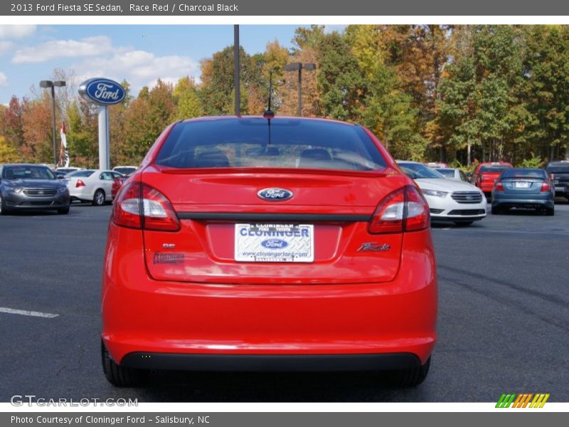 Race Red / Charcoal Black 2013 Ford Fiesta SE Sedan