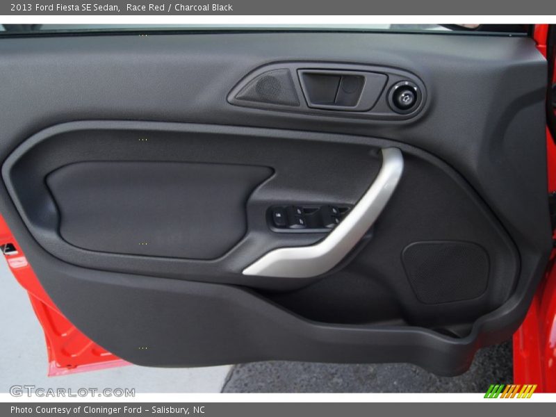 Race Red / Charcoal Black 2013 Ford Fiesta SE Sedan