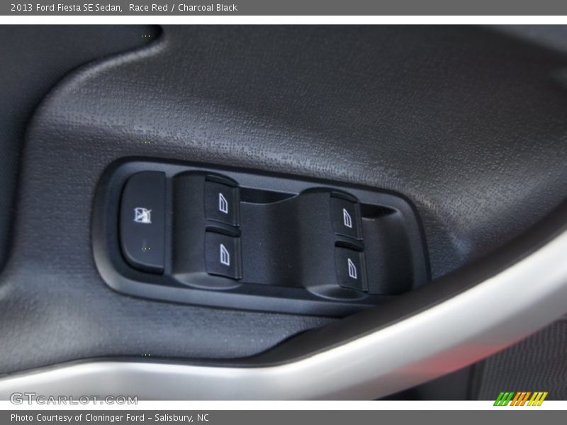 Race Red / Charcoal Black 2013 Ford Fiesta SE Sedan