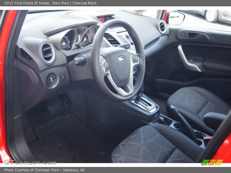 Race Red / Charcoal Black 2013 Ford Fiesta SE Sedan