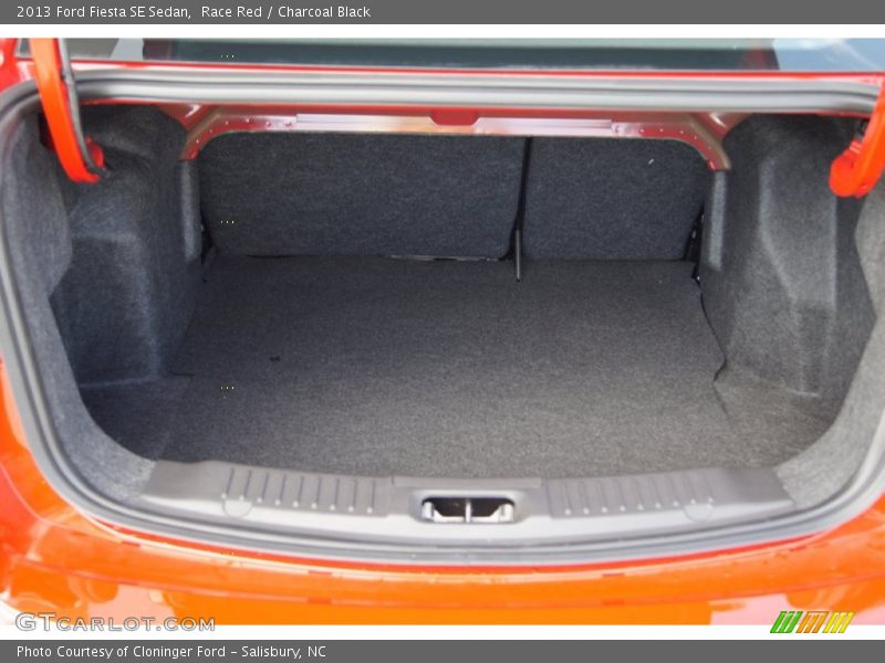 Race Red / Charcoal Black 2013 Ford Fiesta SE Sedan