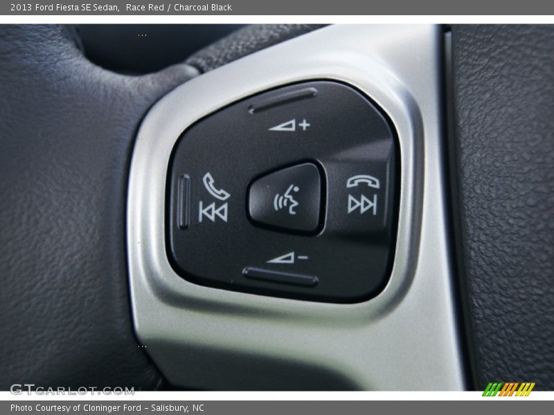 Race Red / Charcoal Black 2013 Ford Fiesta SE Sedan