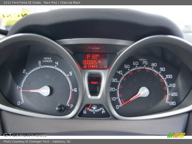 Race Red / Charcoal Black 2013 Ford Fiesta SE Sedan