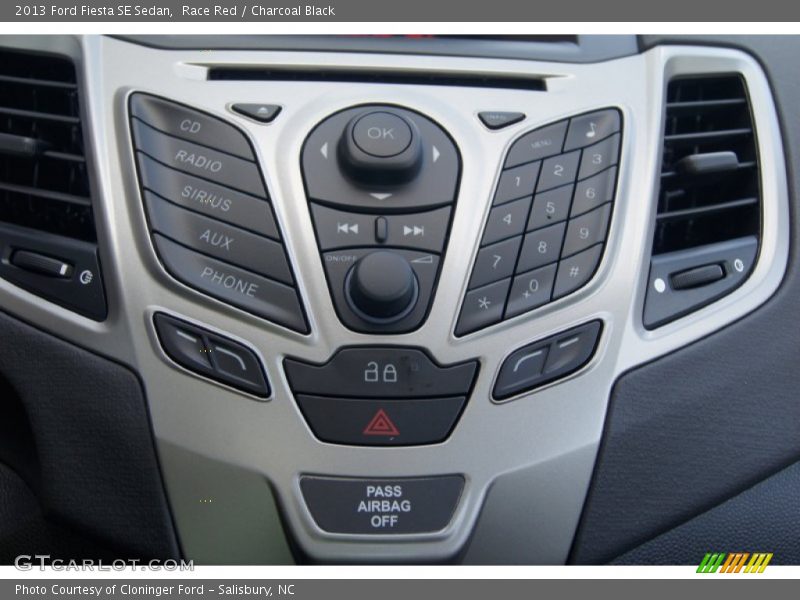 Race Red / Charcoal Black 2013 Ford Fiesta SE Sedan