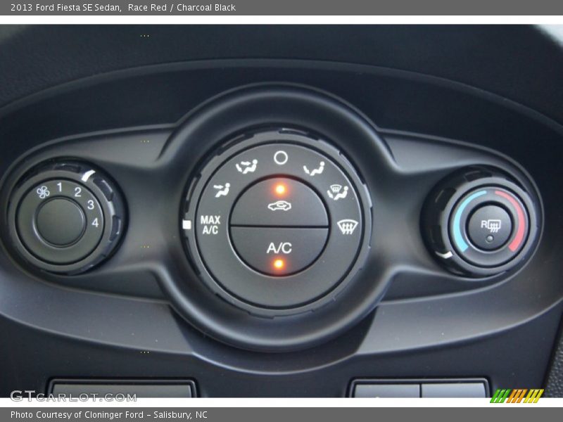 Race Red / Charcoal Black 2013 Ford Fiesta SE Sedan