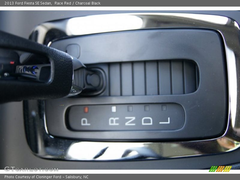 Race Red / Charcoal Black 2013 Ford Fiesta SE Sedan