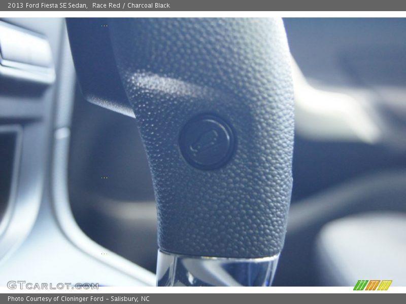 Race Red / Charcoal Black 2013 Ford Fiesta SE Sedan