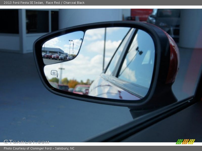 Race Red / Charcoal Black 2013 Ford Fiesta SE Sedan