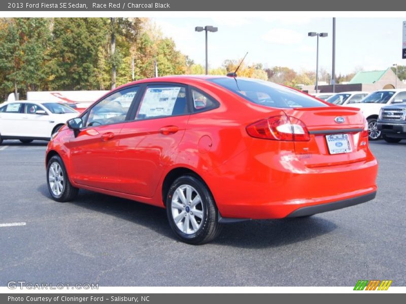 Race Red / Charcoal Black 2013 Ford Fiesta SE Sedan