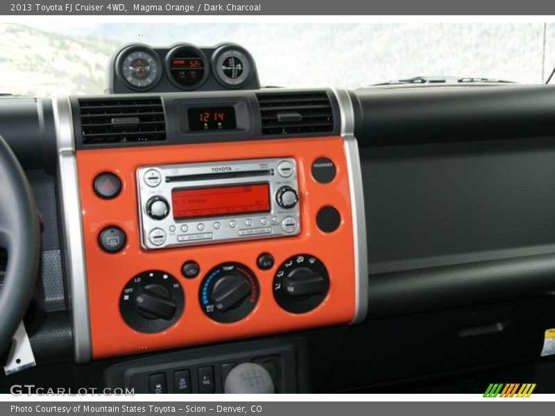 Controls of 2013 FJ Cruiser 4WD