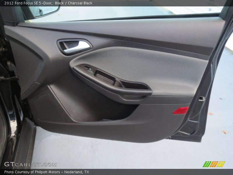 Black / Charcoal Black 2012 Ford Focus SE 5-Door