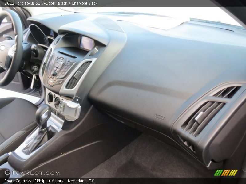 Black / Charcoal Black 2012 Ford Focus SE 5-Door