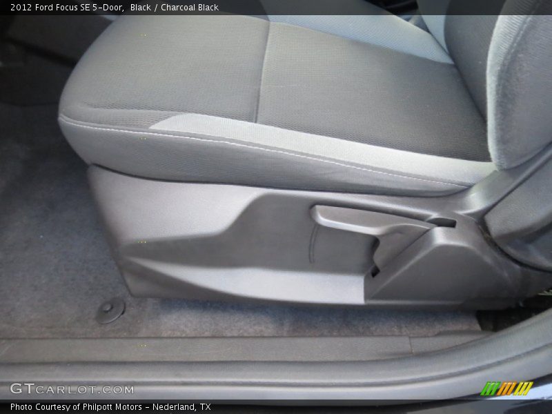 Black / Charcoal Black 2012 Ford Focus SE 5-Door