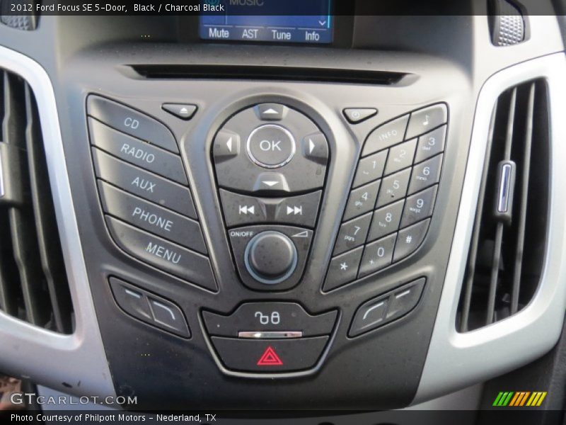 Black / Charcoal Black 2012 Ford Focus SE 5-Door