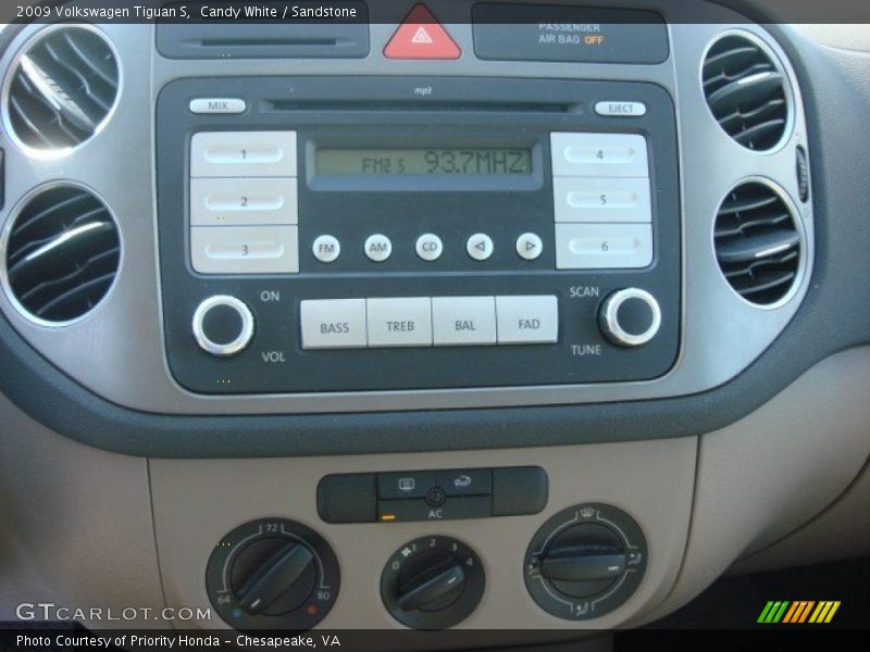 Candy White / Sandstone 2009 Volkswagen Tiguan S
