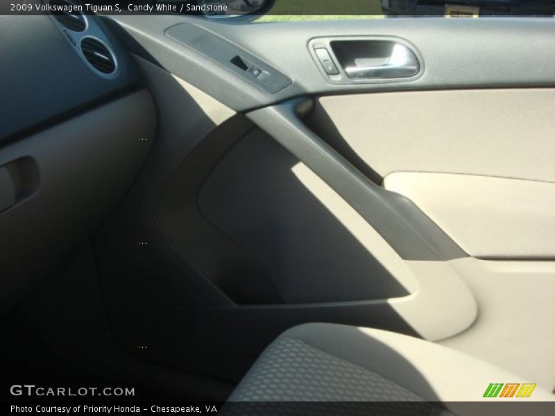 Candy White / Sandstone 2009 Volkswagen Tiguan S