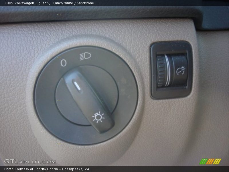 Candy White / Sandstone 2009 Volkswagen Tiguan S