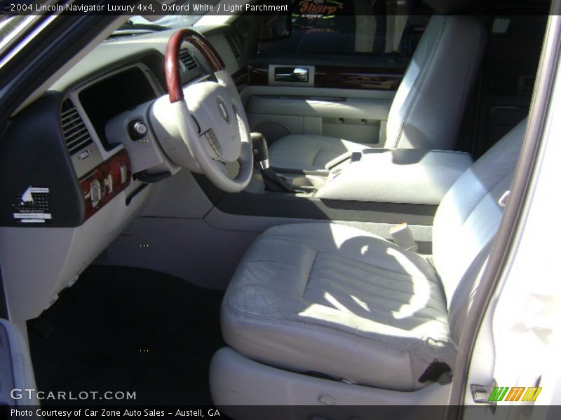 Oxford White / Light Parchment 2004 Lincoln Navigator Luxury 4x4