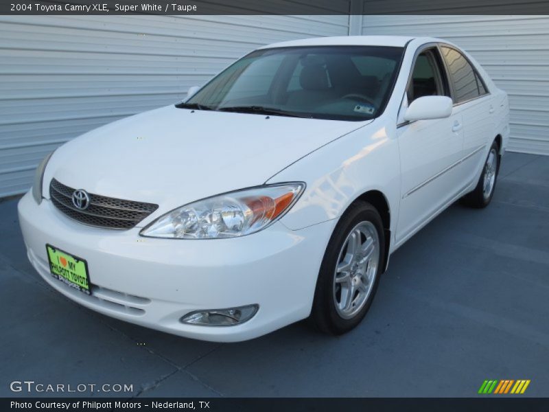 Super White / Taupe 2004 Toyota Camry XLE