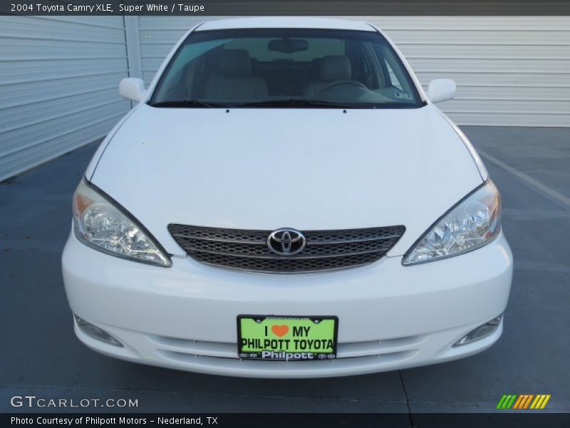 Super White / Taupe 2004 Toyota Camry XLE