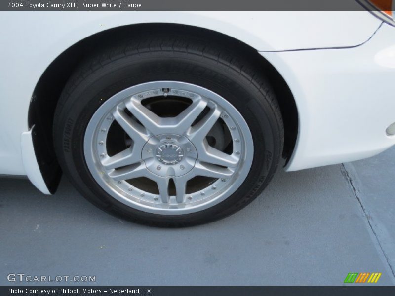 Super White / Taupe 2004 Toyota Camry XLE