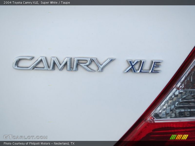 Super White / Taupe 2004 Toyota Camry XLE
