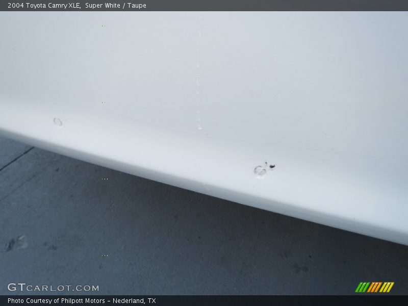 Super White / Taupe 2004 Toyota Camry XLE