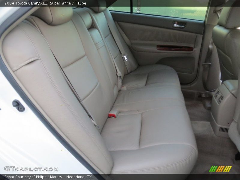 Super White / Taupe 2004 Toyota Camry XLE