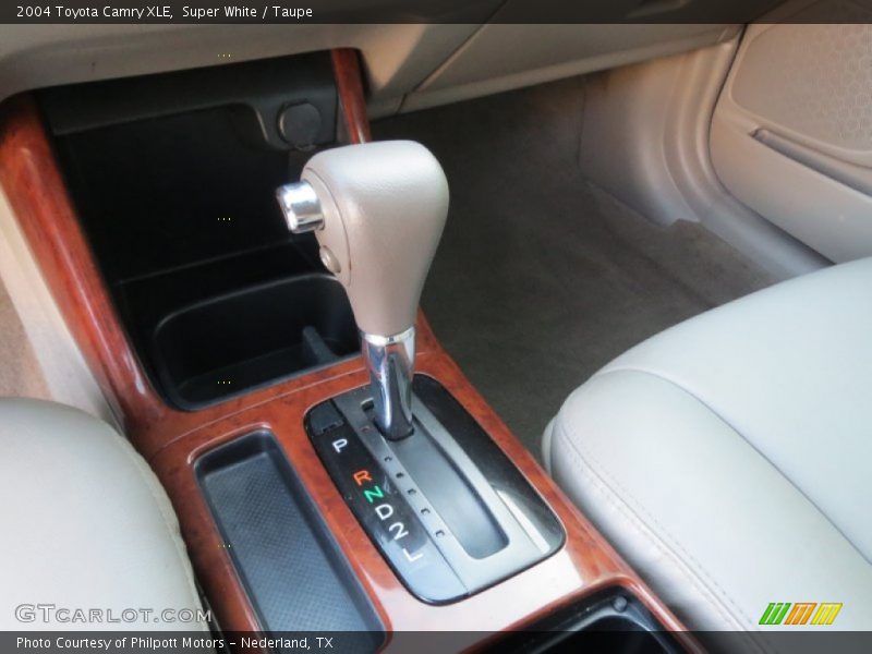 Super White / Taupe 2004 Toyota Camry XLE