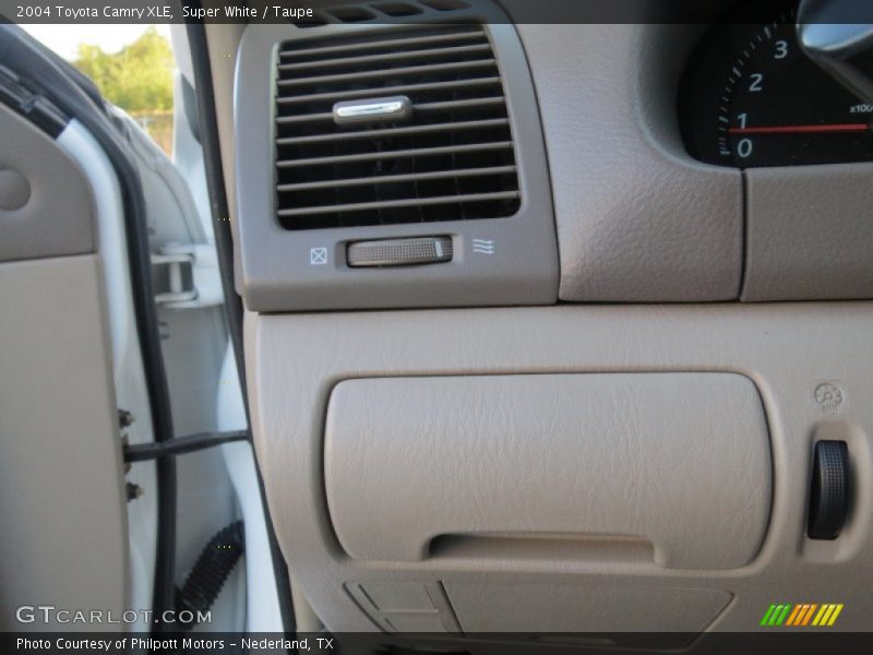 Super White / Taupe 2004 Toyota Camry XLE