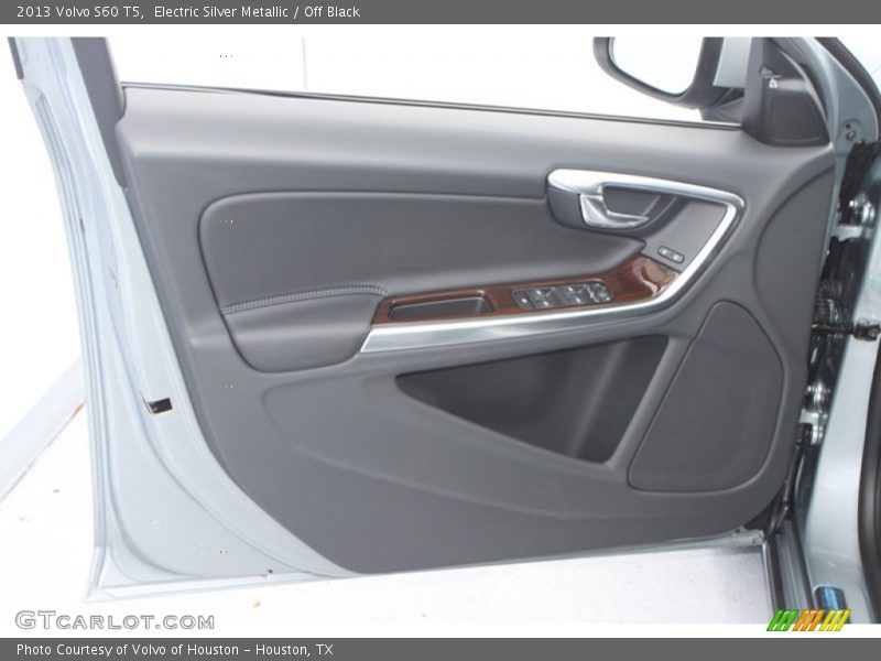 Electric Silver Metallic / Off Black 2013 Volvo S60 T5