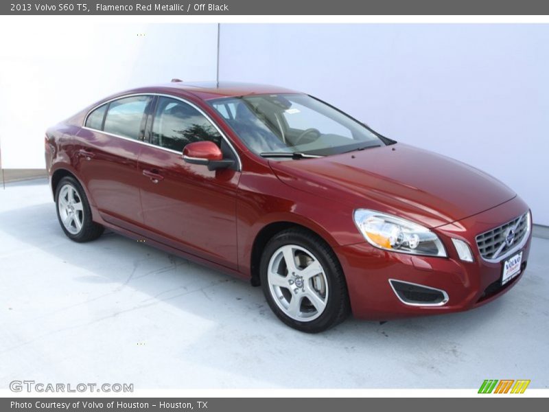 Front 3/4 View of 2013 S60 T5
