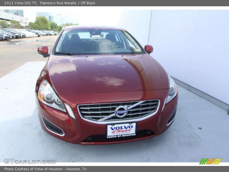 Flamenco Red Metallic / Off Black 2013 Volvo S60 T5