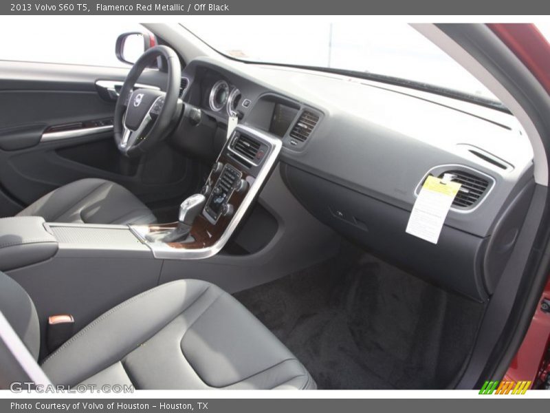 Dashboard of 2013 S60 T5