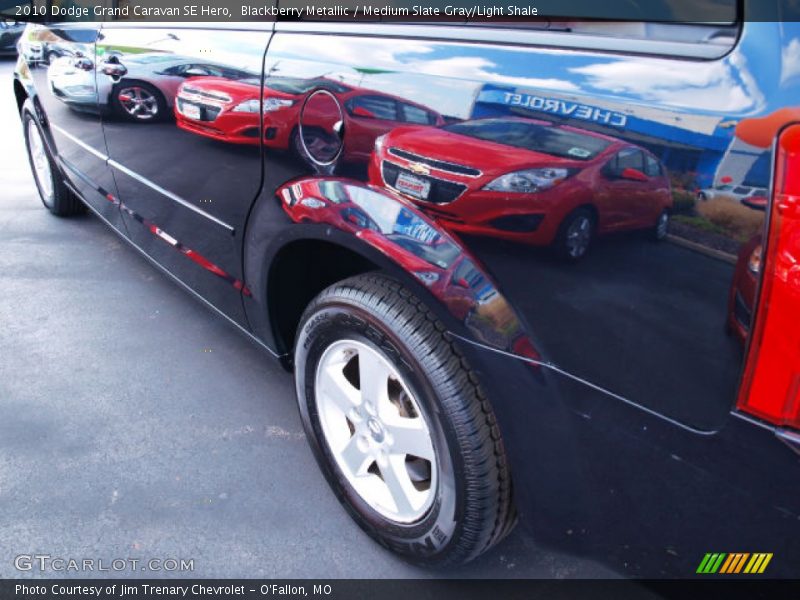 Blackberry Metallic / Medium Slate Gray/Light Shale 2010 Dodge Grand Caravan SE Hero