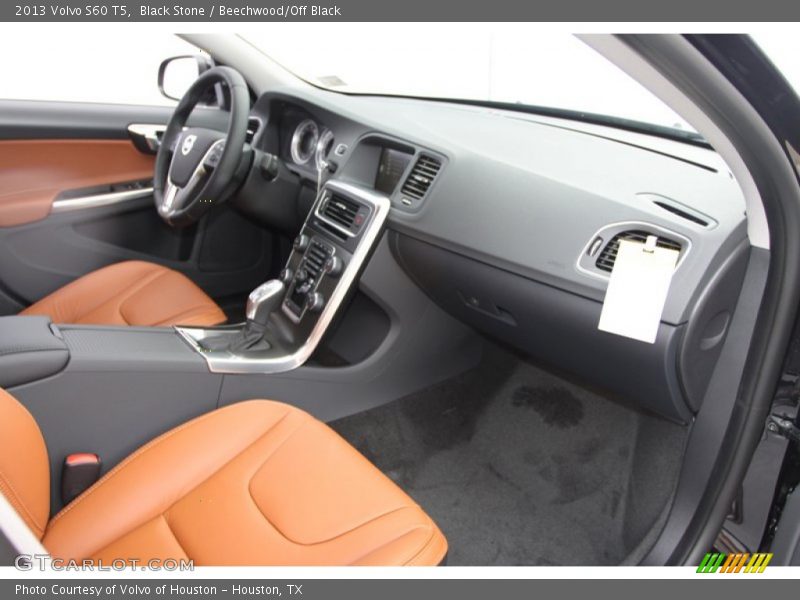 Dashboard of 2013 S60 T5