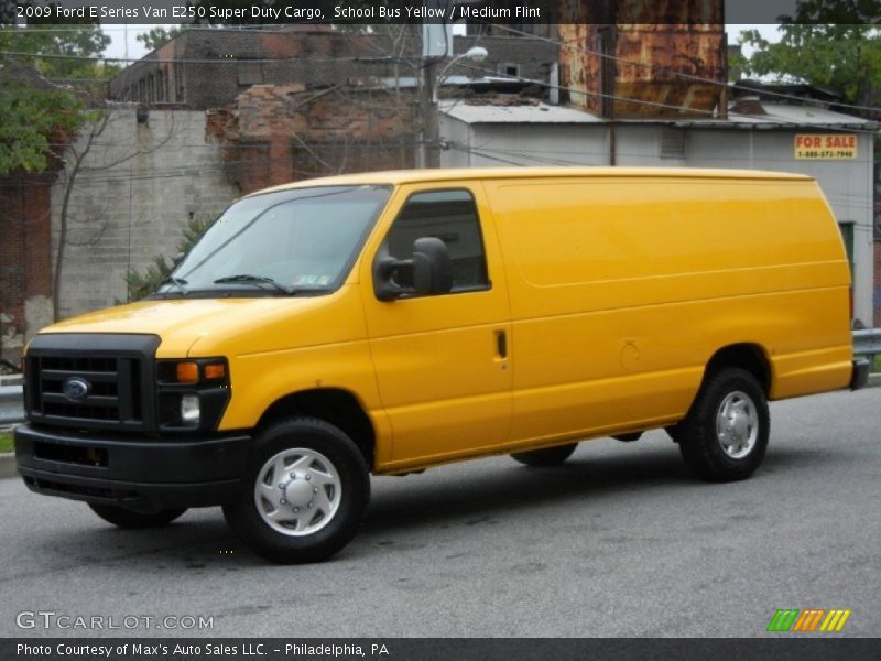 Front 3/4 View of 2009 E Series Van E250 Super Duty Cargo