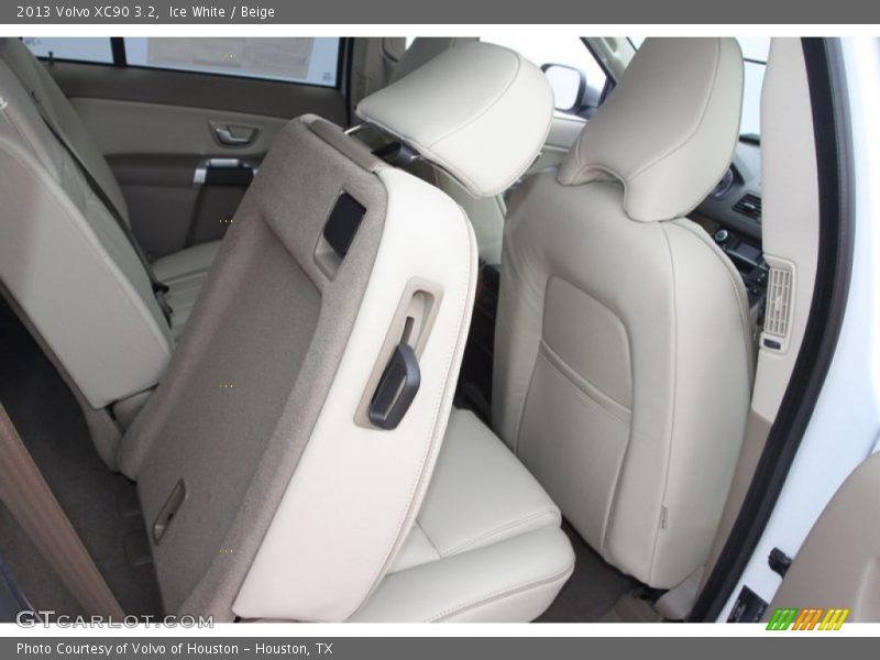 Ice White / Beige 2013 Volvo XC90 3.2