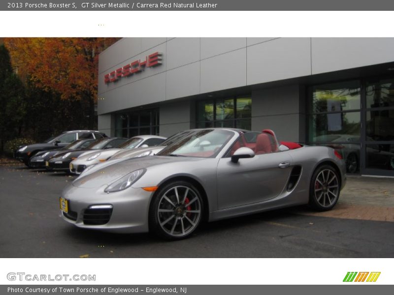 Front 3/4 View of 2013 Boxster S