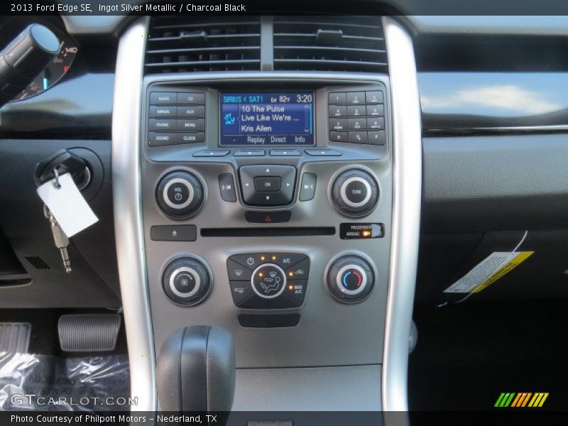 Ingot Silver Metallic / Charcoal Black 2013 Ford Edge SE