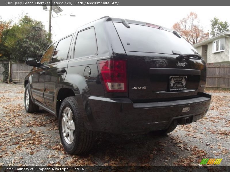 Black / Medium Slate Gray 2005 Jeep Grand Cherokee Laredo 4x4