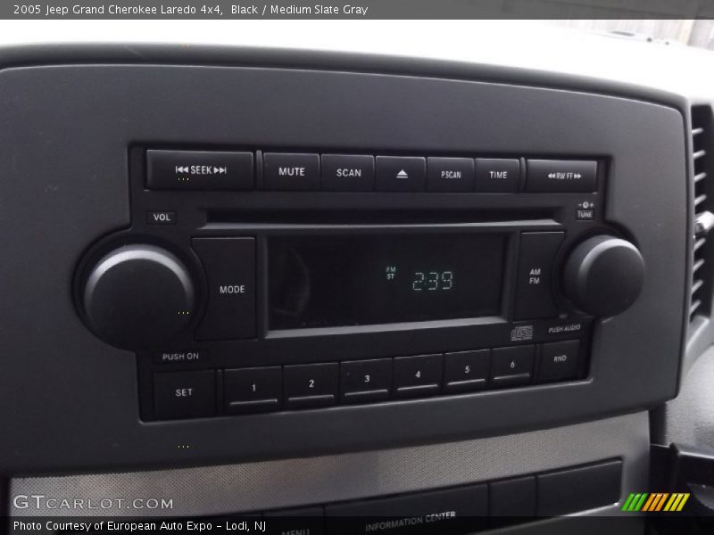Black / Medium Slate Gray 2005 Jeep Grand Cherokee Laredo 4x4