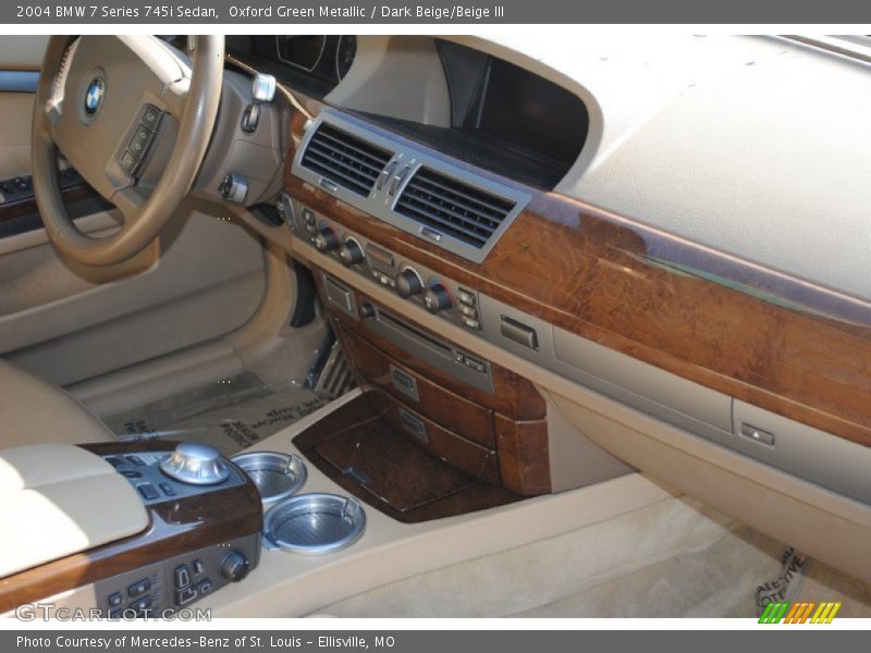 Dashboard of 2004 7 Series 745i Sedan