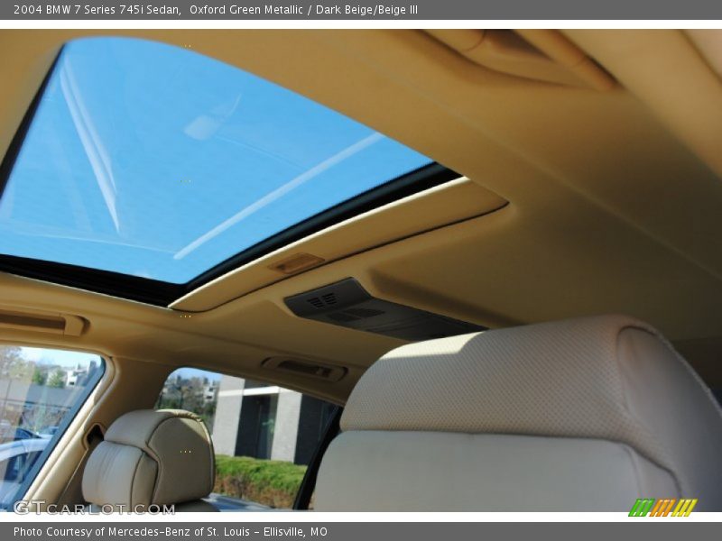Sunroof of 2004 7 Series 745i Sedan
