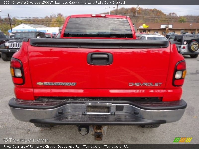 Victory Red / Dark Charcoal 2004 Chevrolet Silverado 1500 LT Extended Cab 4x4